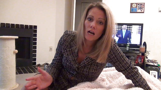 Mommy gives Pantyhose Footjob and BJ