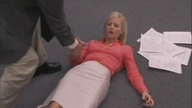 Nude Celeb Anna Faris Upskirt & Butt